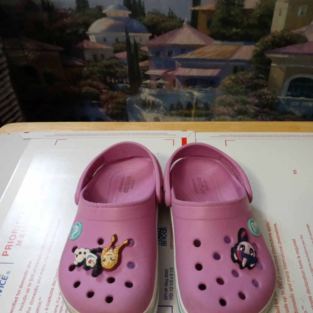 🚣🏩CROCS CHILD SIZE 10 SLIPPERS🎠💒 - Picture 4 of 13